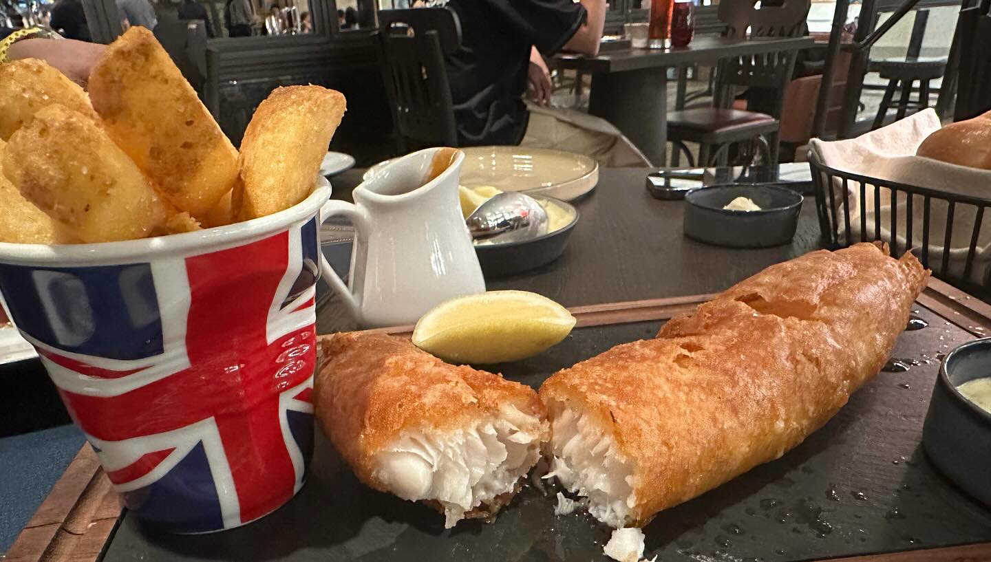 Grand opening of Gordon Ramsay Pub & Grill #Macau, the two signature dishes are on the… (5)