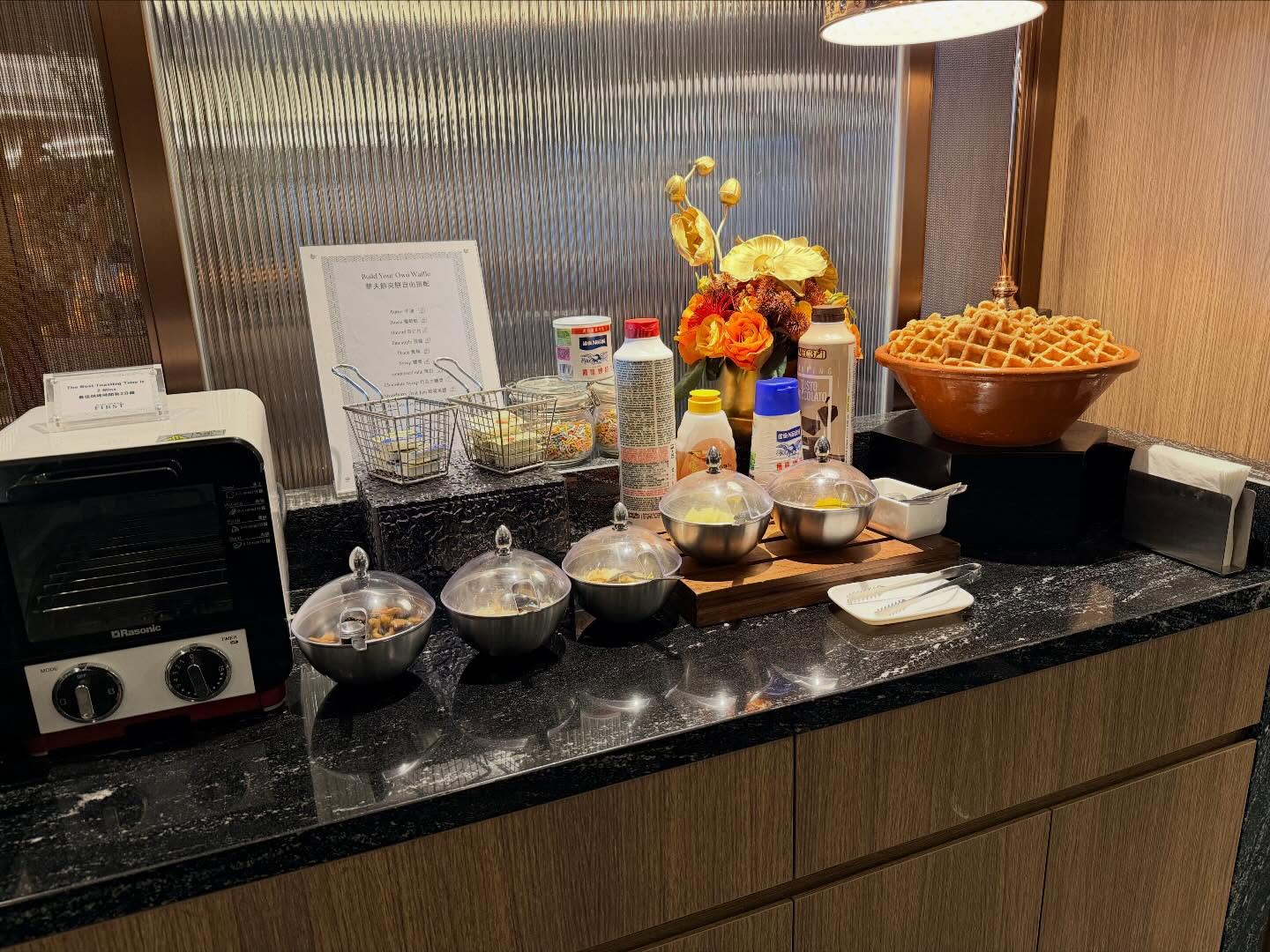This is the new Plaza Premium First Lounge @mia.macau They serve the First and Business… (4)