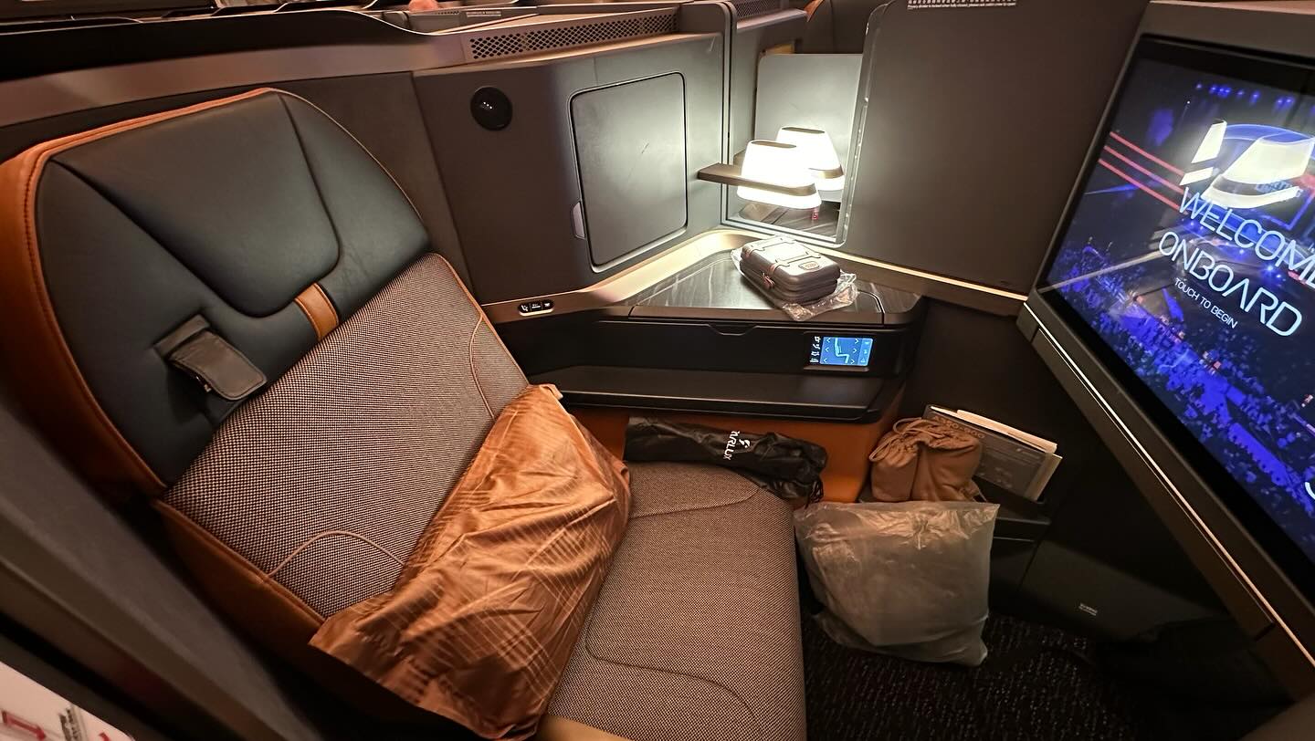 Second leg of the trip #tpelax #starlux #taipei #businessclass (2)