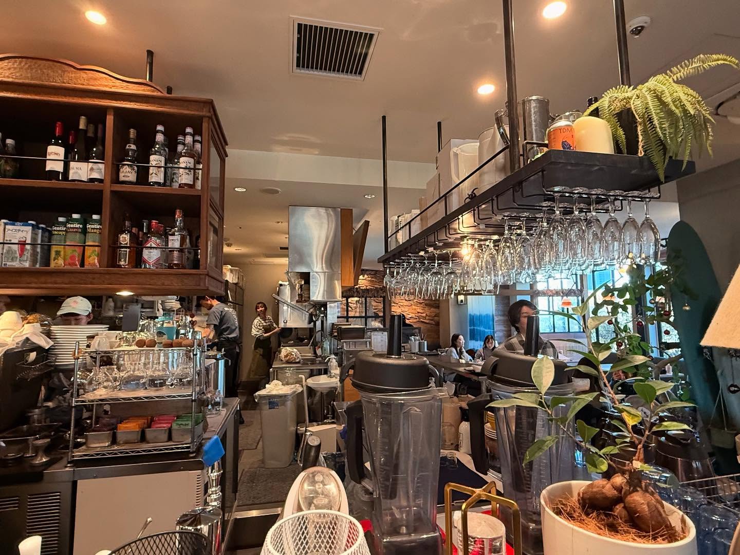 Surprise to find a #Hawaiian fusion restaurant in #Shibuya. The wait is long mainly due… (4)