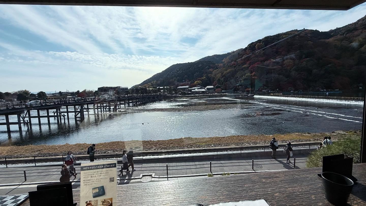 A nice #Soba place with a great view of the #arashiyamariver Be sure to get there early… (5)