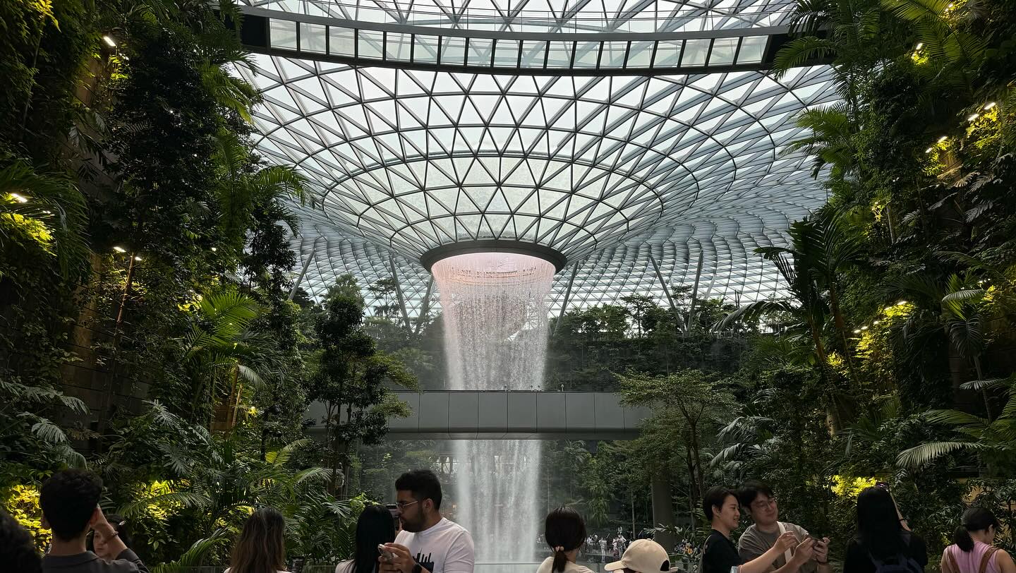 Fairly impressive space, surprisingly tranquil and relaxing. Notice a few more major… (3)