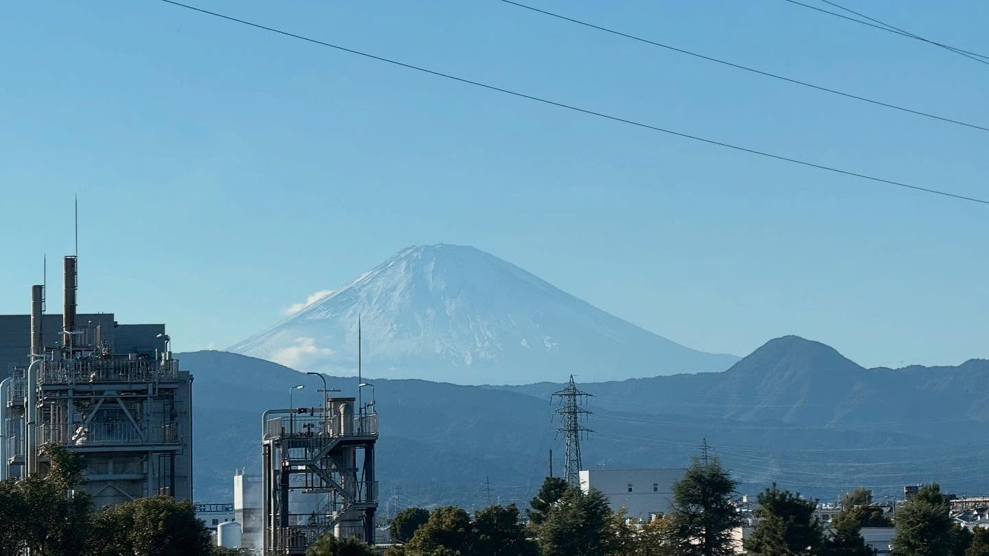 Finally get to see #FujiMountain with my own eyes in its glory on the #Shinkansen #Tokyo… (5)