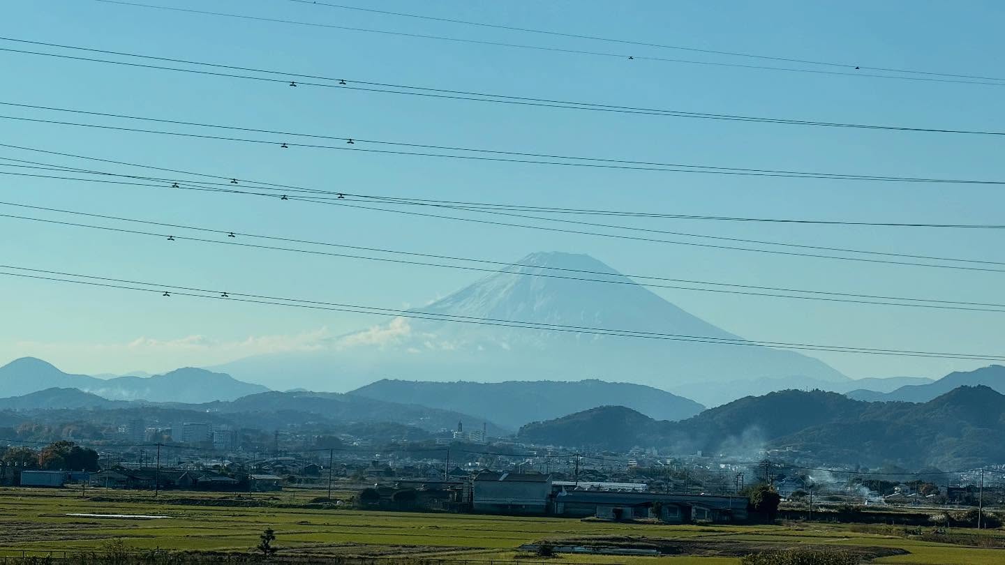 Finally get to see #FujiMountain with my own eyes in its glory on the #Shinkansen #Tokyo… (6)