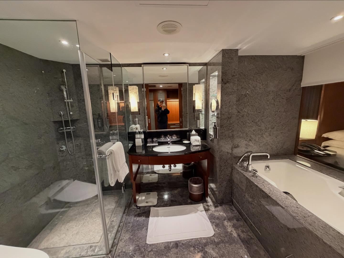 Thank you @sheratongrandtaipei for upgrading the room. It was huge (3)
