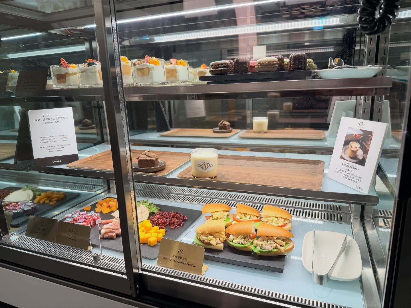 STARLUX TPE lounge fridge desserts